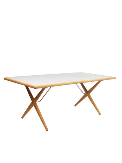 Cross Legged Table - H. Wegner - PP mobler