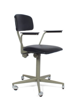 Friso Kramer chair on wheels - Ahrend De Cirkel