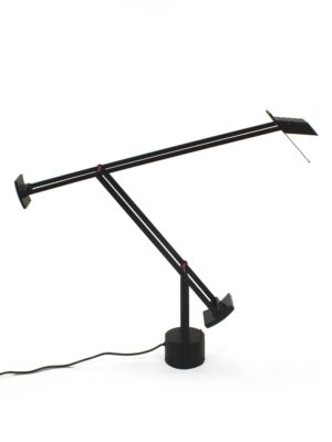Black desk lamp Tizio 50 – Artemide – R. Sapper
