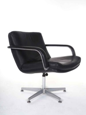 Artifort swivel chair