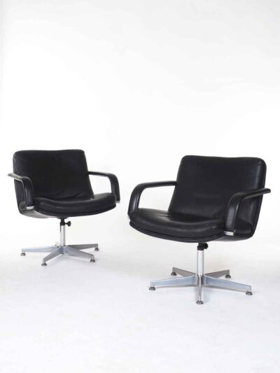 Artifort swivel chair