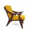 Teak houten vintage stoel met gele kussens