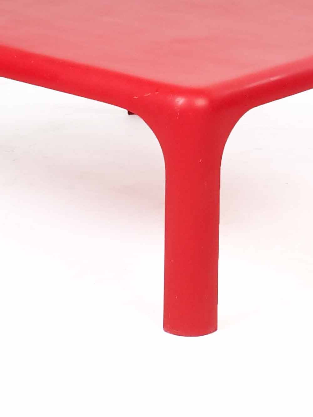 Magistretti - Artifort - Artemide red table