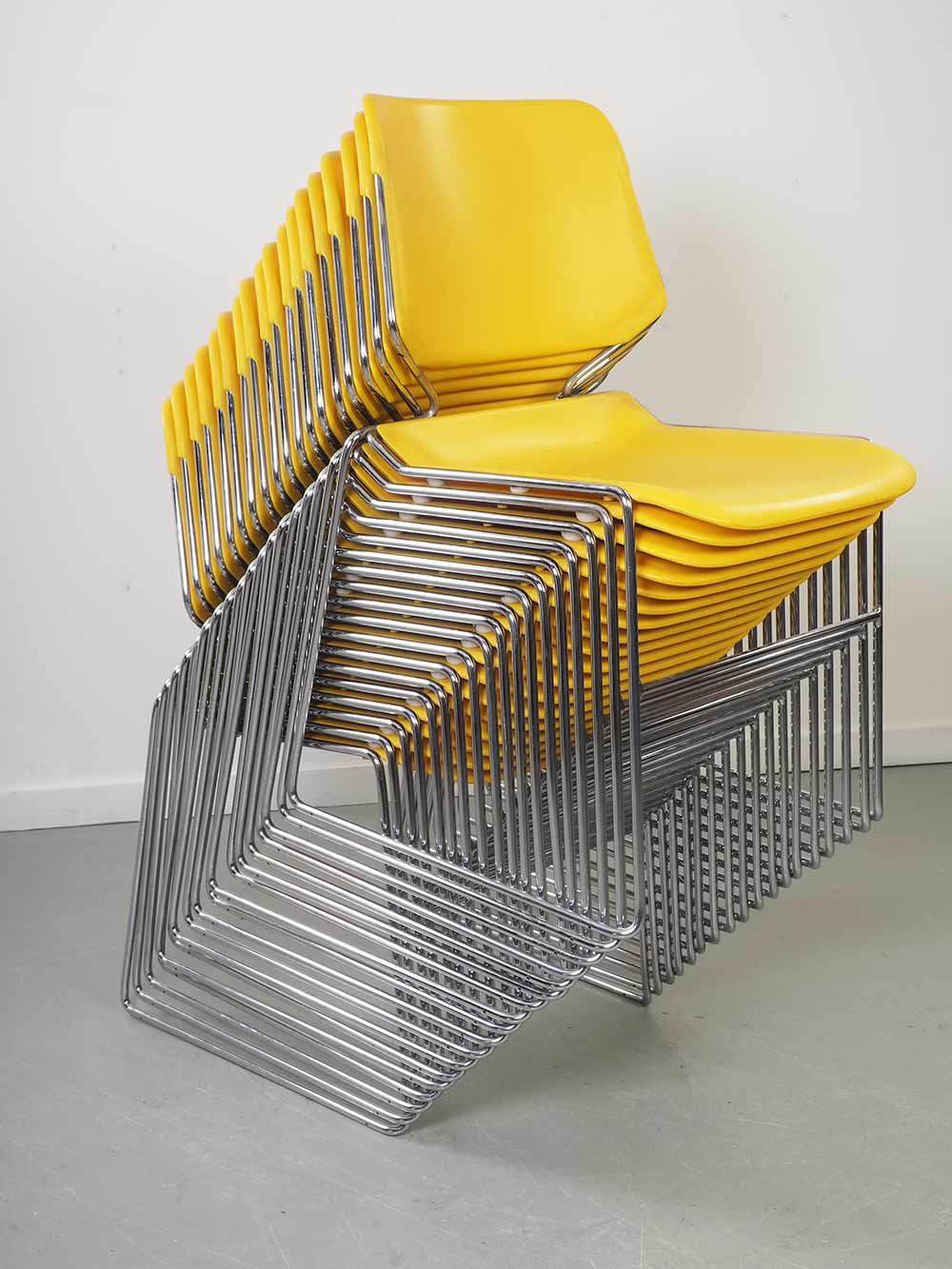 Gele stapelbare stoelen - T. Tolleson - Matrix Krueger USA