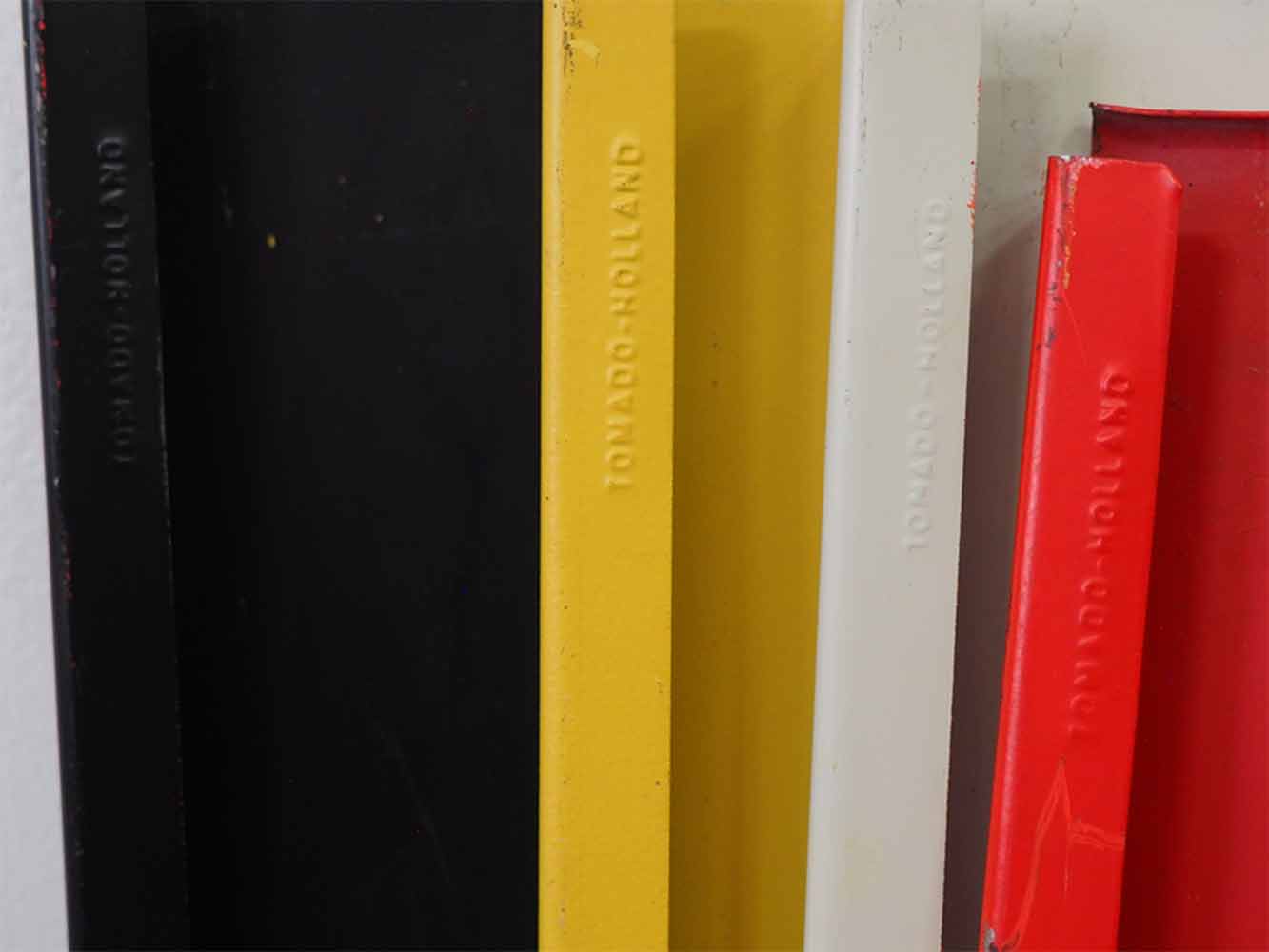 Tomado Holland staand boekenrek kleurrijk metaal