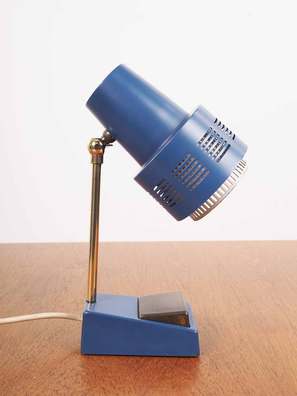 blauw metalen bureaulampje met grote gouden knop