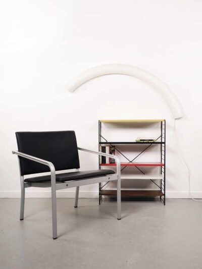 THONET LOUNGE stoel aluminium zwart leer roter punkt essen