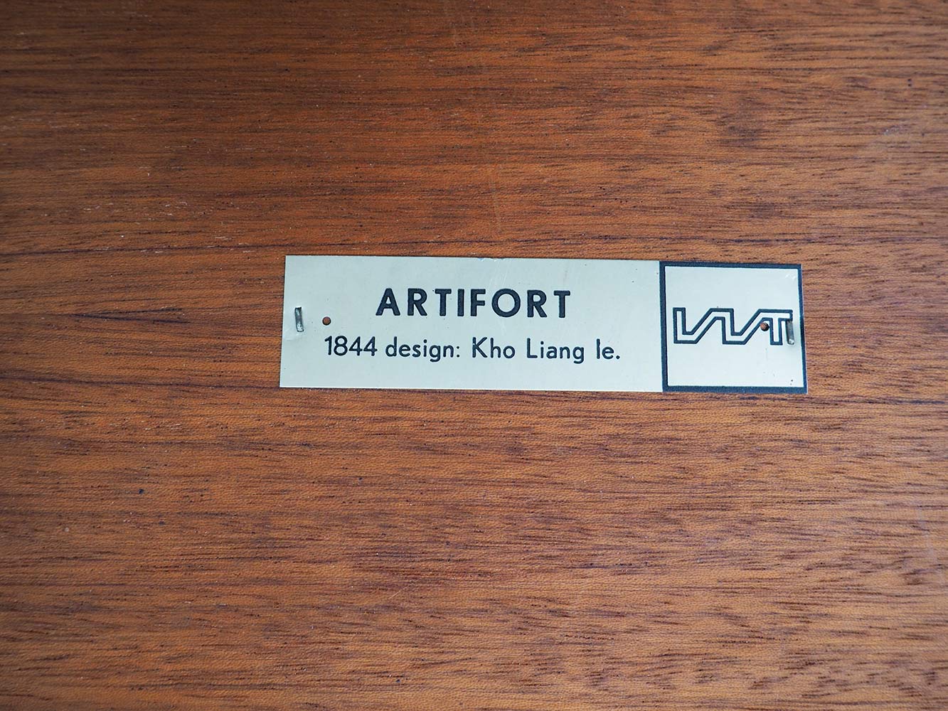 Salontafel Artifort Kho Liang Ie vierkant hout metalen poten