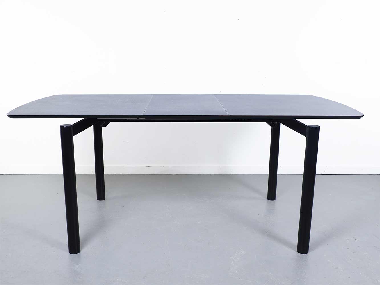 Uitschuifbare tafel zwart grijs jaren 80