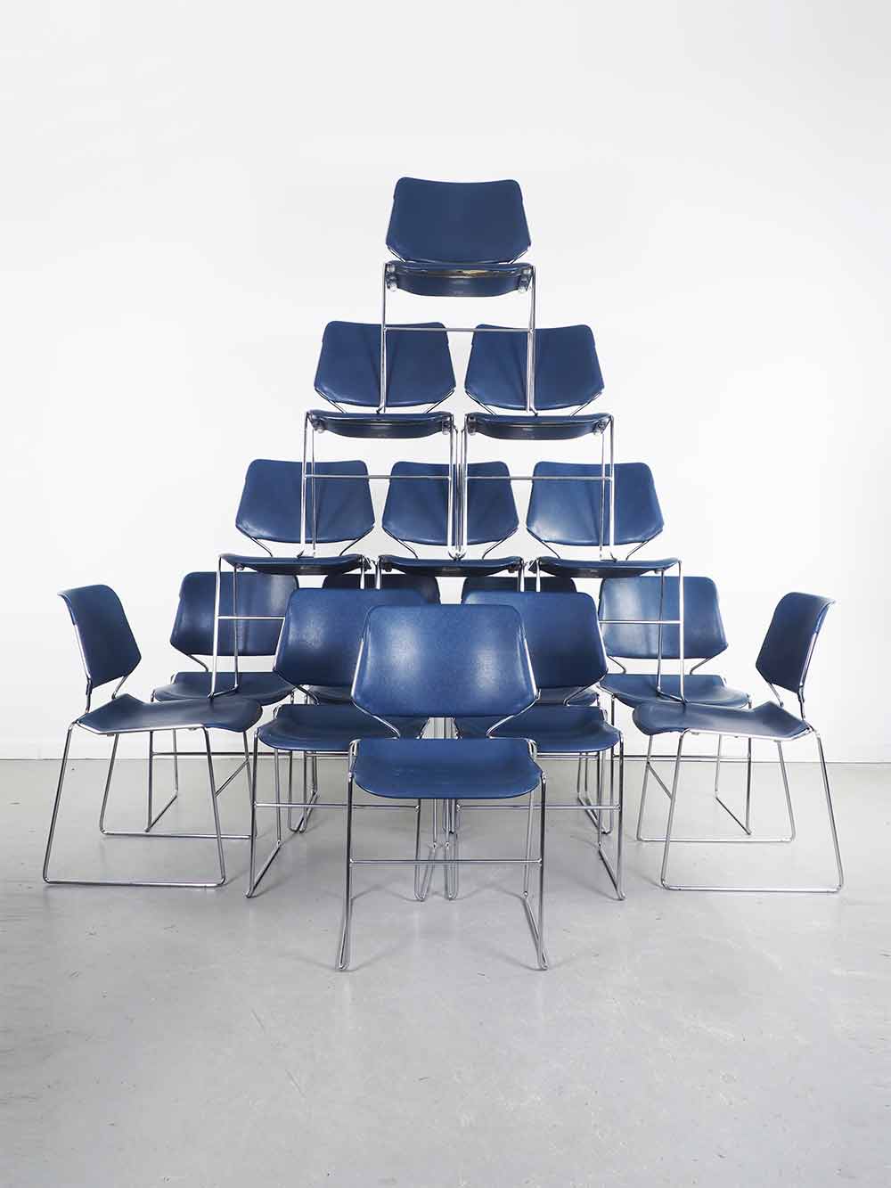 Blauwe Matrix stoelen – T. Tolleson – Matrix Krueger